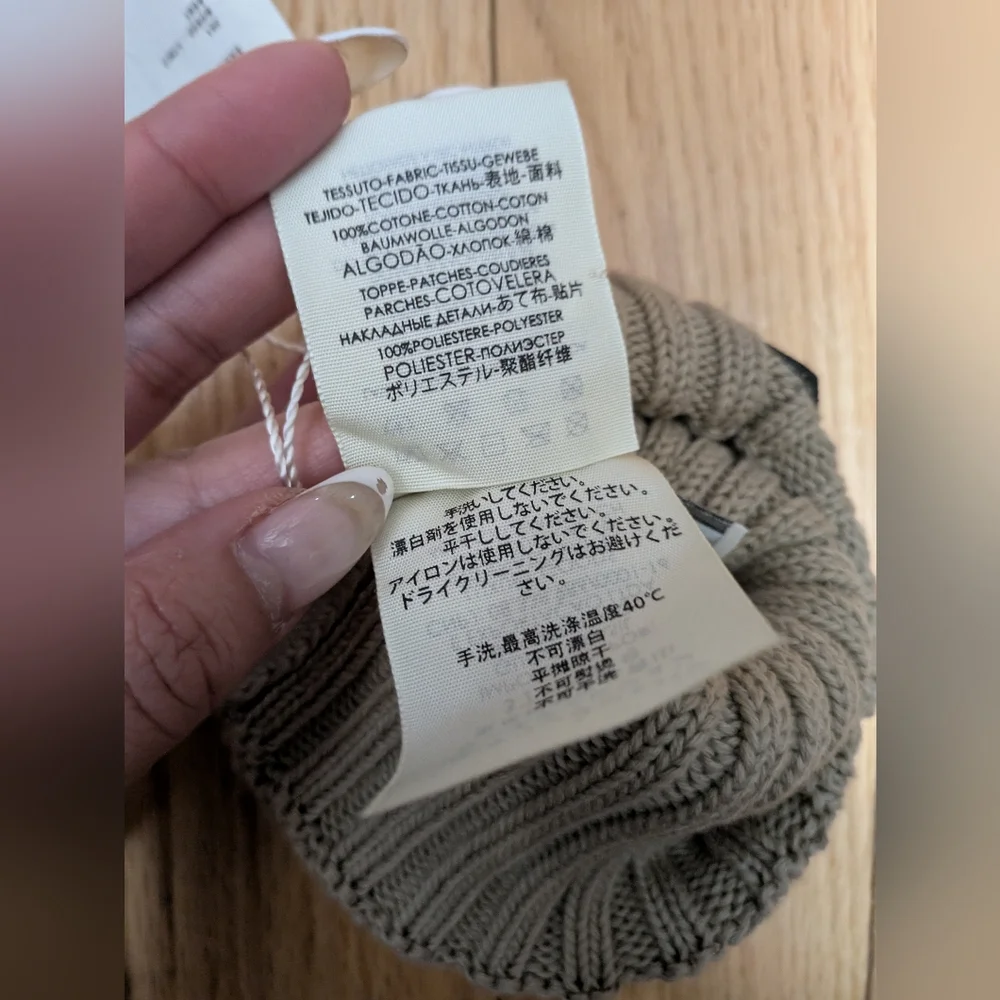 16. NWT GUCCI BABY SHARK COTTON BEANIE HAT